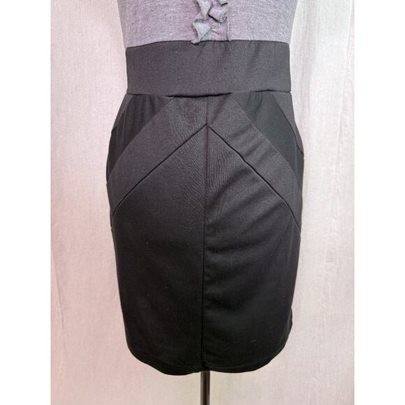 Bebop Grey Black Fitted Dress Women Size M Ruffle Scoop Neck Casual D874 - Picture 3 of 12